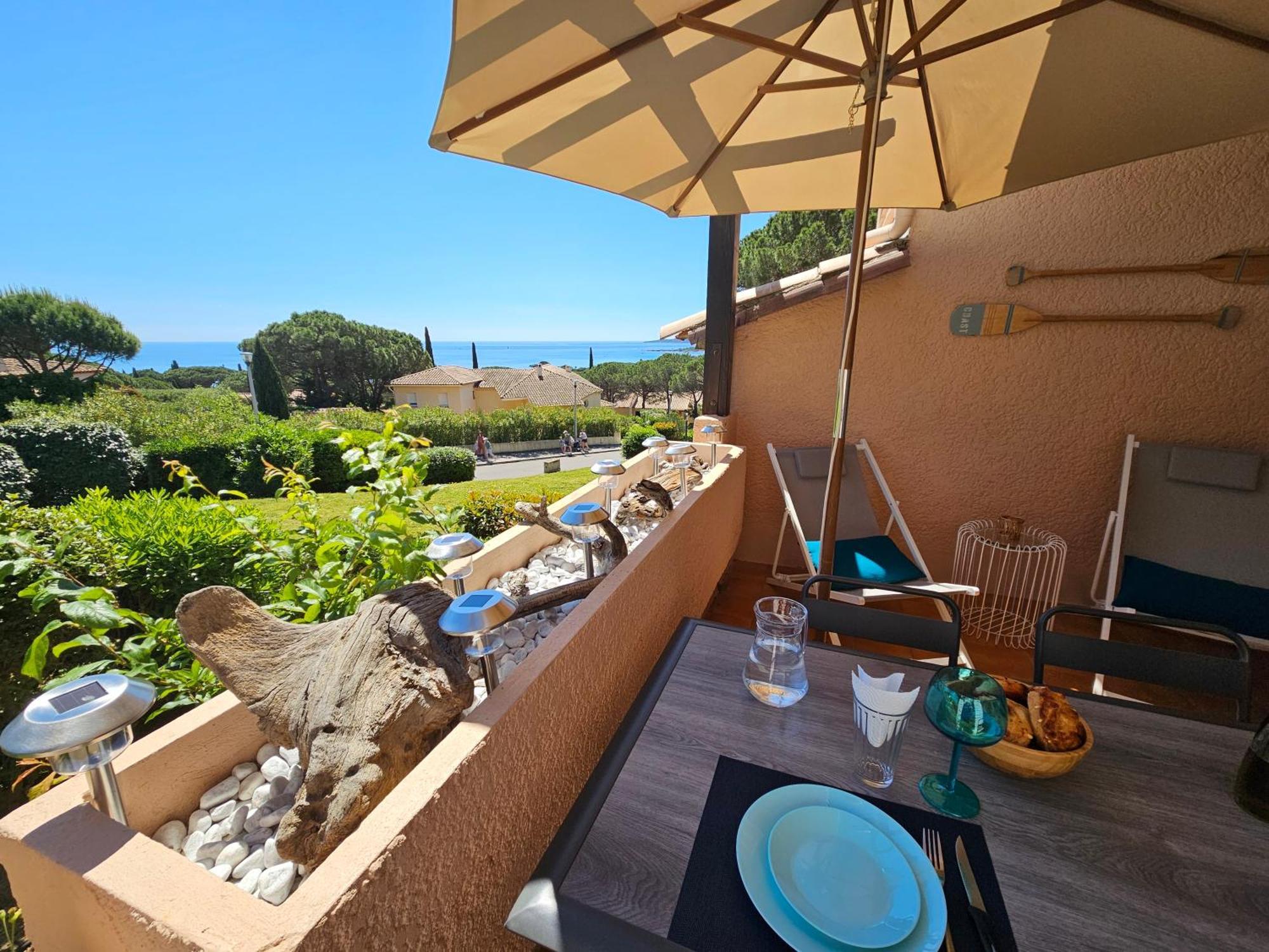 サント・マキシムStudio Bord De Mer Terrasse Vue Mer Piscineアパートメント エクステリア 写真